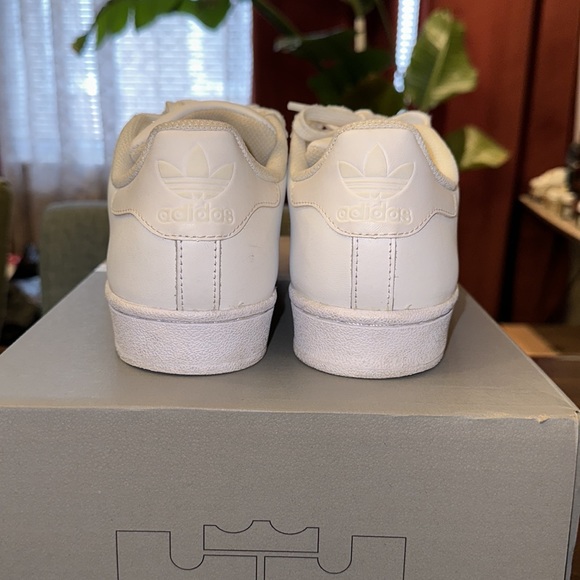 Used White super star Adidas GS 7Y W8.5 - Picture 2 of 7